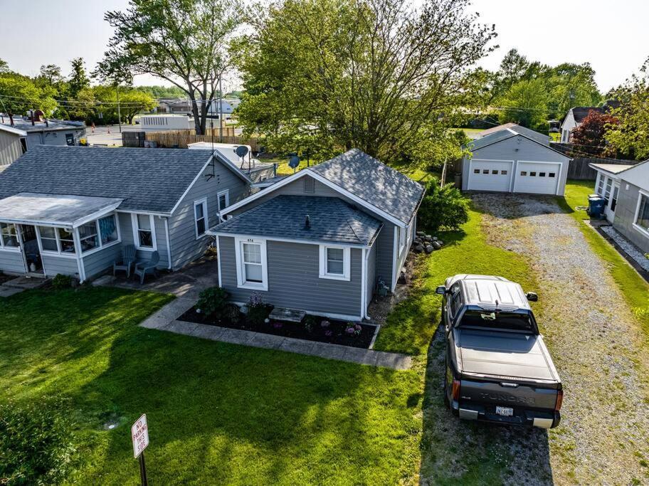 Recharge And Reconnect Your Cozy Vermilion Nest Exterior photo
