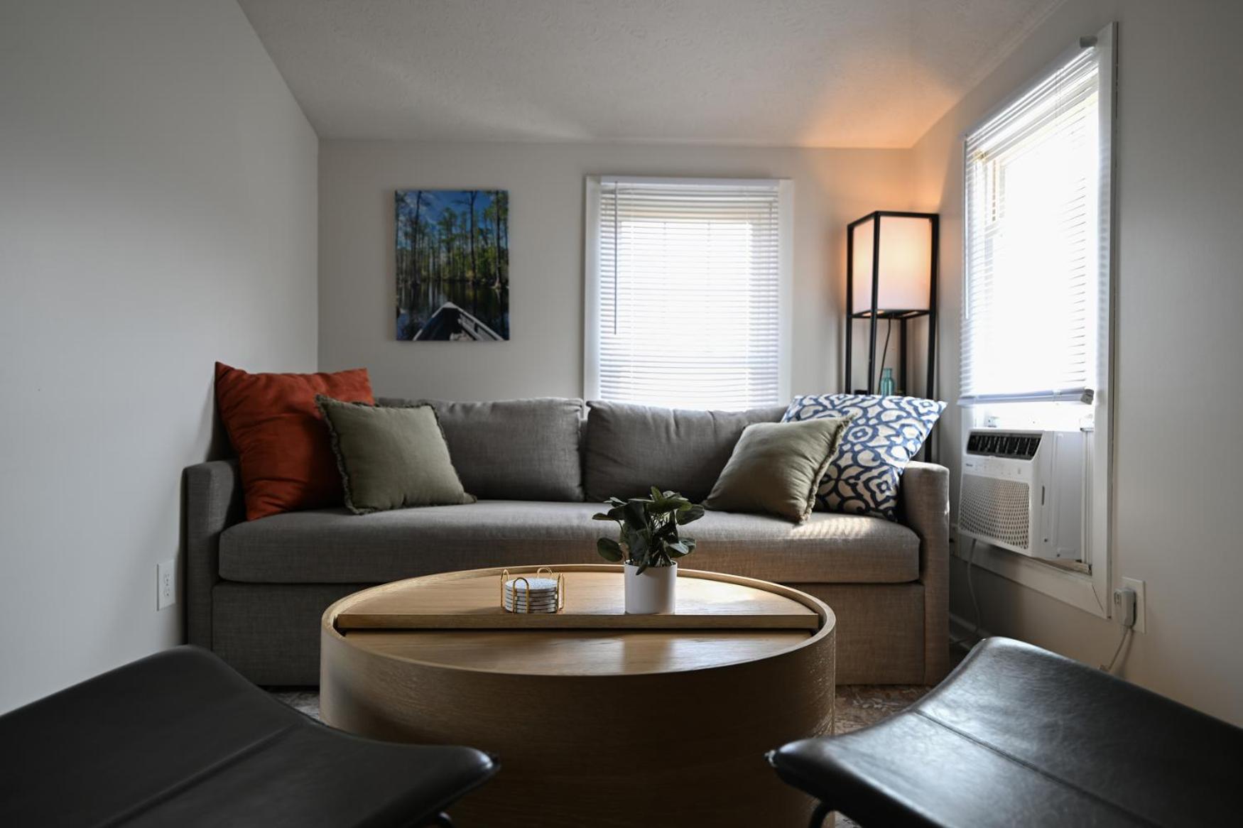Recharge And Reconnect Your Cozy Vermilion Nest Exterior photo